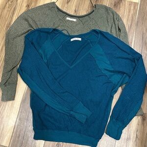 We The Free V-Neck waffle knit Sweater Duo in Teal and Olive medium